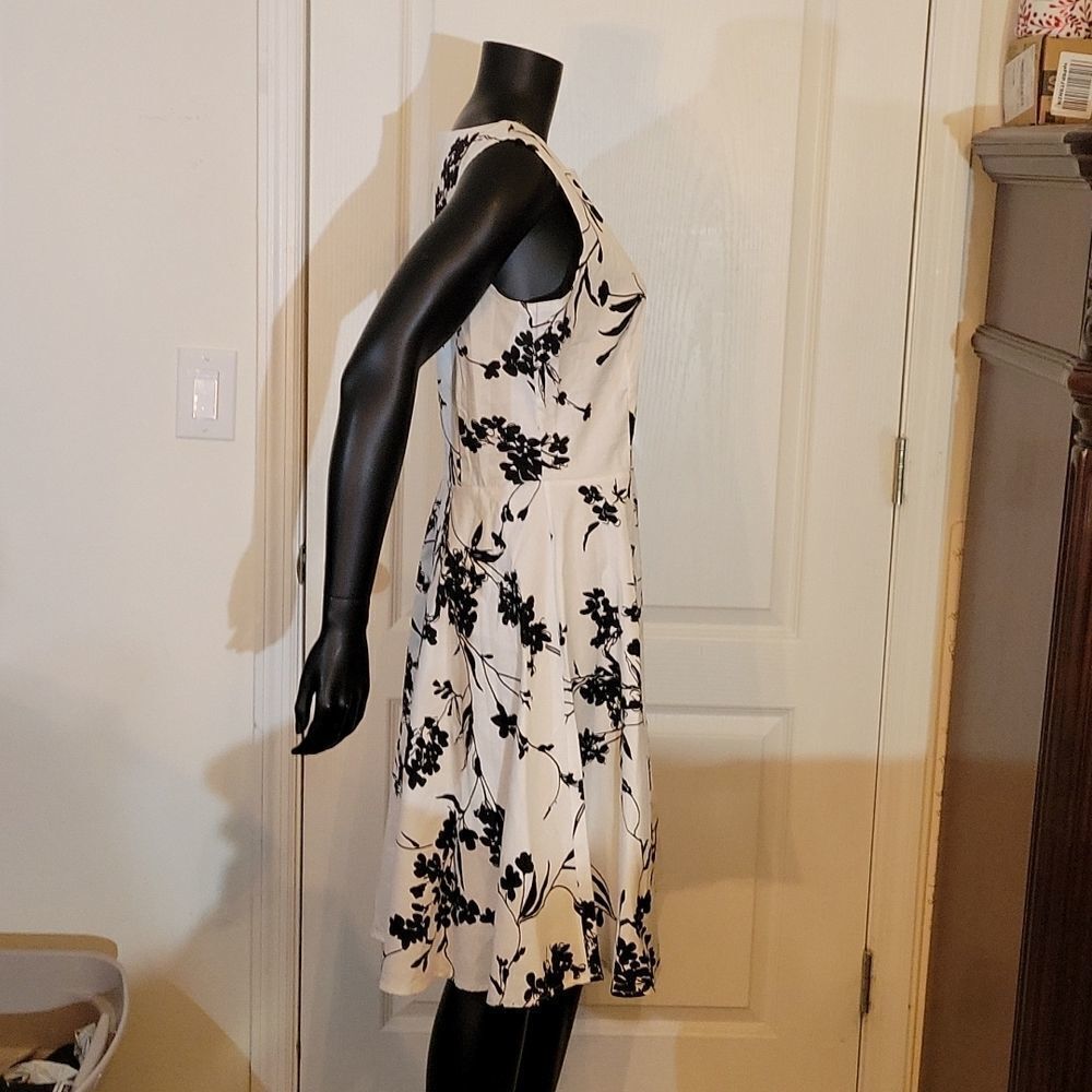 BRAND NEW BLACK/WHITE SLEEVELESS DRESS - Picture 13 of 16